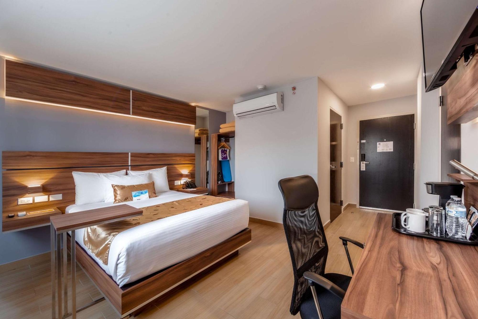 Sleep Inn Tijuana Bagian luar foto